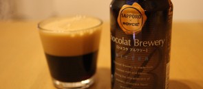 Lata da cerveja Sapporo de chocolate