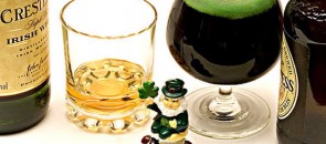 Boneco, whisky e cerveja