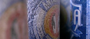 Latas da cerveja Antarctica congeladas