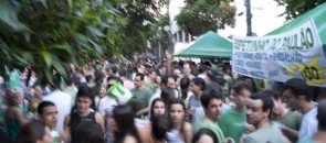 Outras pessoas reunidas no St. Patricks Day