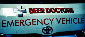 Ambulância do grupo Beer Doctors