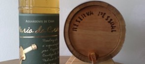 Garrafa da cachaça Maria da Cruz