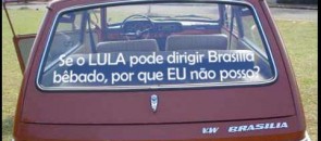 Carro Brasilia com dizer: Se o Lula pode dirigir Brasília bêbado, por que eu não posso?