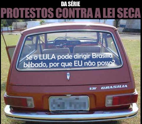 Carro Brasilia com dizer: Se o Lula pode dirigir Brasília bêbado, por que eu não posso?