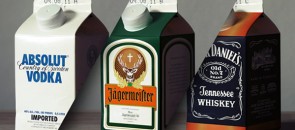 Caixas de leite com Aabsolut, Jack Daniel's e Jagermeister