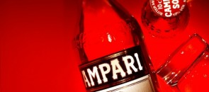 Garrafa e tampinha de Campari