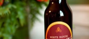 Garrafa da cerveja White House Honey Ale
