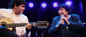 Inezita Barroso cantando