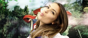 Nara mandando beijo