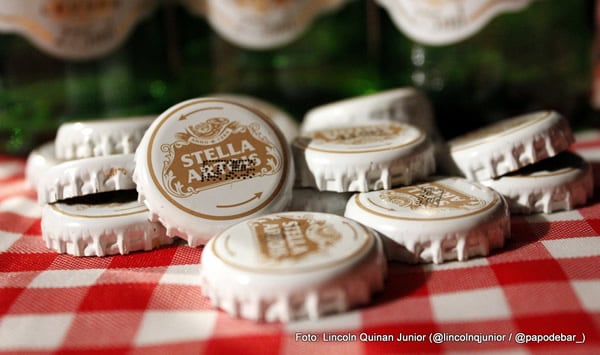 Tampinhas de garrafa da cerveja Stella Artois