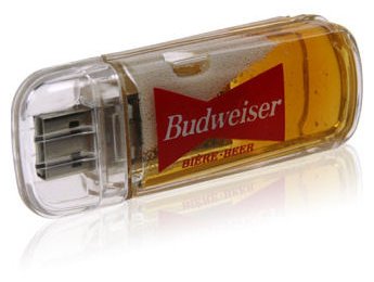 Pen Drive com cerveja