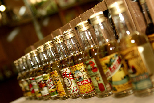 Garrafas miniaturas de cachaça