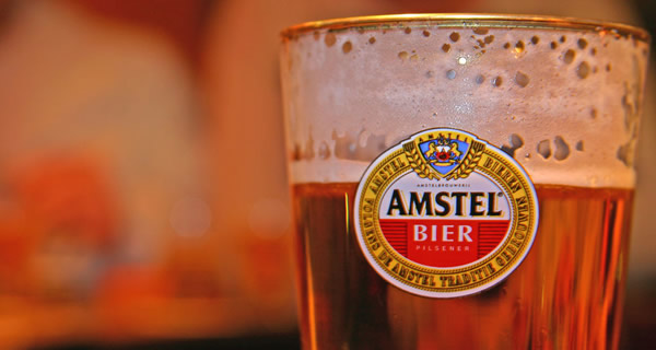 Copo da cerveja Amstel