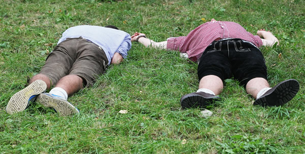 Bêbados deitados na Oktoberfest 2010