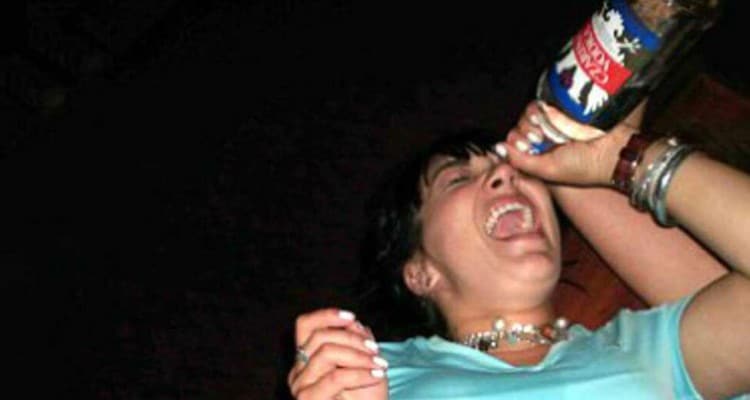 Thumb do artigo Práticas idiotas: O “vodka eyeballing” e o “Tequila Suicide”