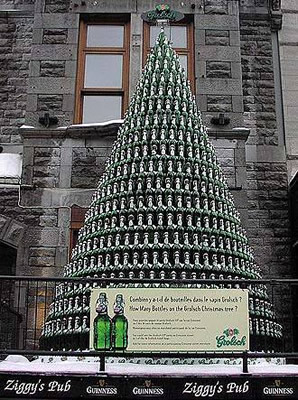 Árvores de Natal com garrafas de cerveja