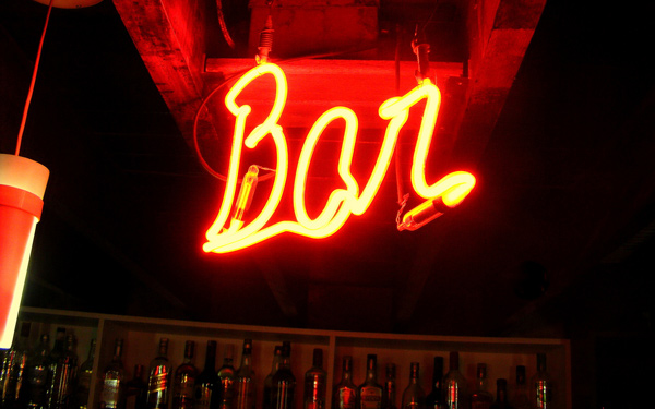 Neon escrito Bar