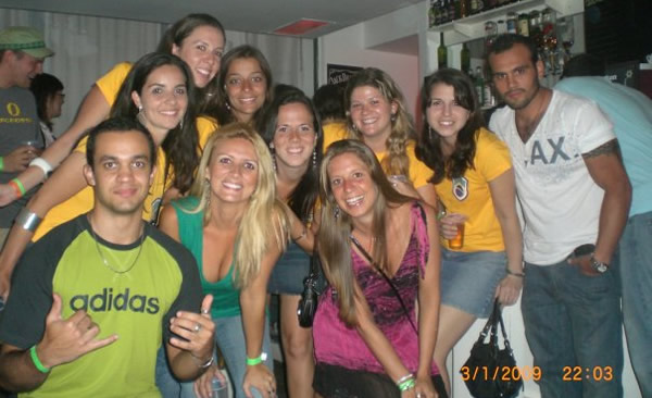 Mulheres num Pub Crawl