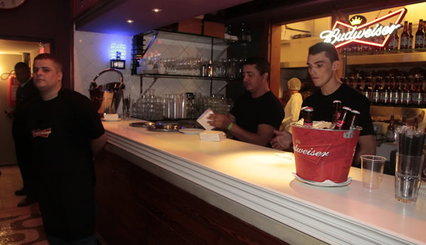 Bar do evento da cerveja Budweiser