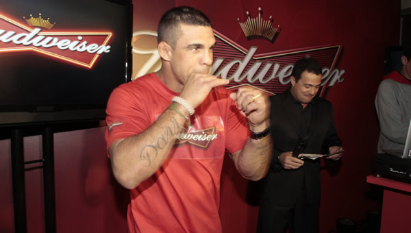 Vitor Belfort fazendo pose