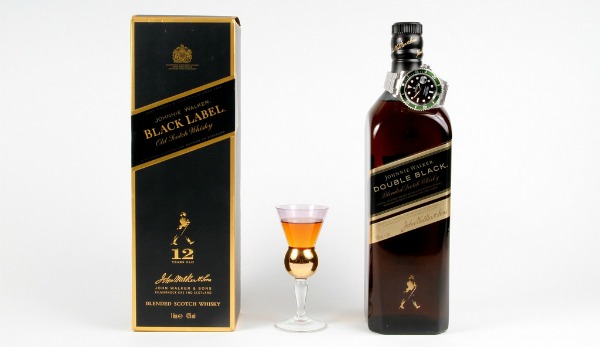 Garrafa e Caixa do whisky Johnnie Walker Double Black