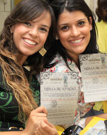 Meninas votando no Comida di Buteco