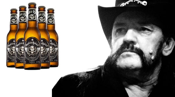 Vocalista do Motorhead olhando para a cerveja