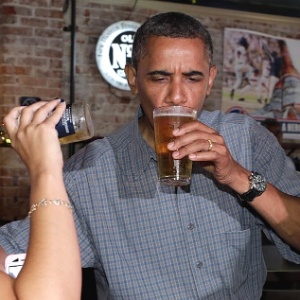 Obama bebendo cerveja