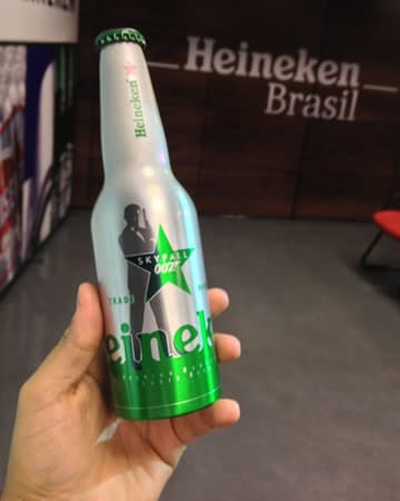 Garrafa da Heineken em homenagem ao 007