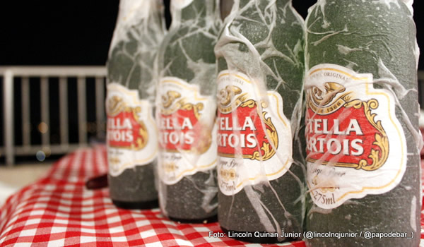 Garrafas da cerveja Stella Artois