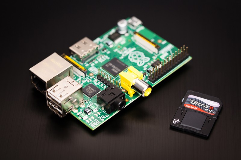 microcomputador raspberry pi, do tamanho de um cartão de crédito