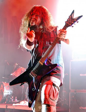 Foto do Dimebag tocando guitarra