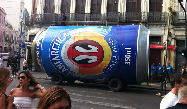 Carro de Latão da cerveja Antarctica