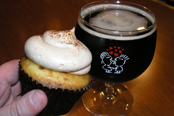 Cupcake com um copo de cerveja