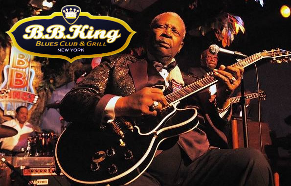 B.B King tocando guitarra