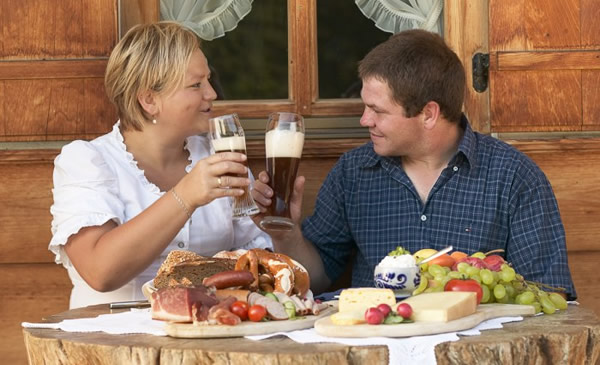 Café da manhã alemão, com cerveja