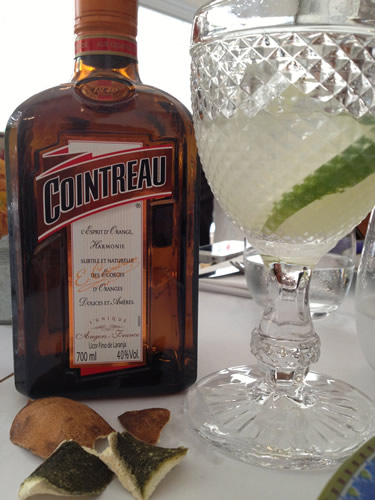 Garrafa e taça Cointreau Fizz