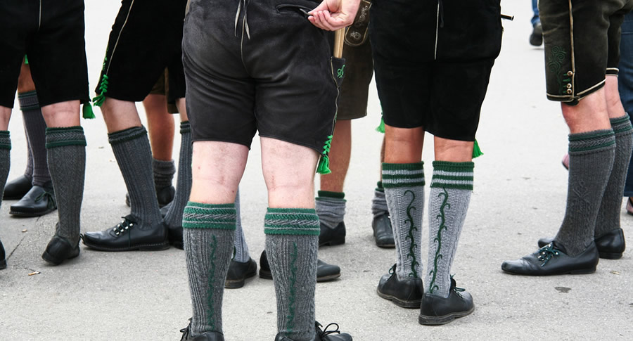 Homens vestidos de Fritz na Oktoberfest de Munique