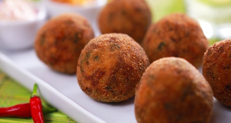 Thumb do artigo Bolinho de peixe na cerveja com molho picante