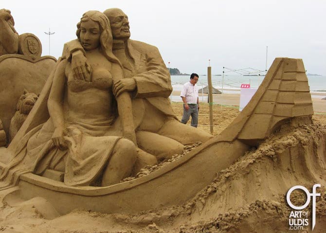 Casal feito de areia