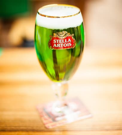 Chopp verde da Stella no Saint Patrick's Day