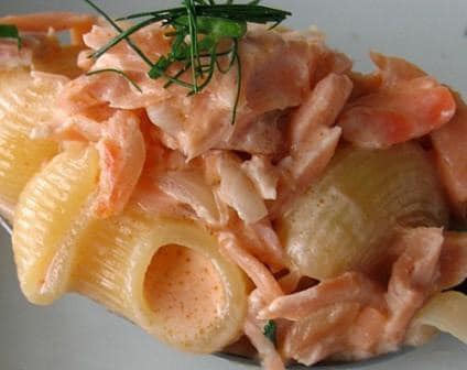 Prato de Penne com vodka e salmão