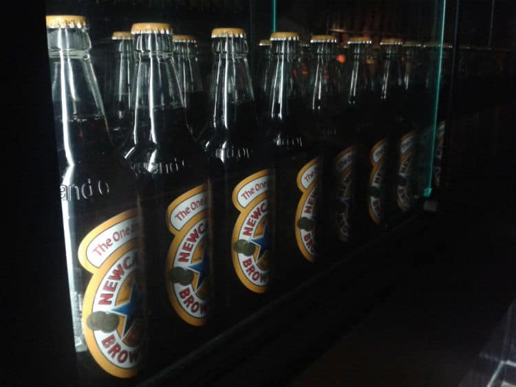 Garrafas da Newcastle Brown Ale