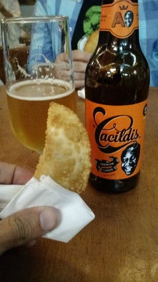 Cerveja Cacildis e pastel