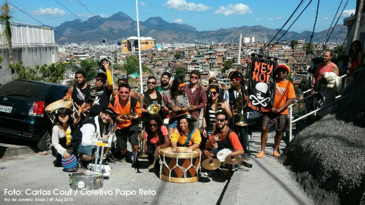 Hey Ho! no Complexo do Alemão no Honk Rio