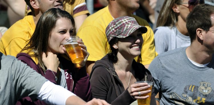 Mulheres com Bebida liberada no estádio