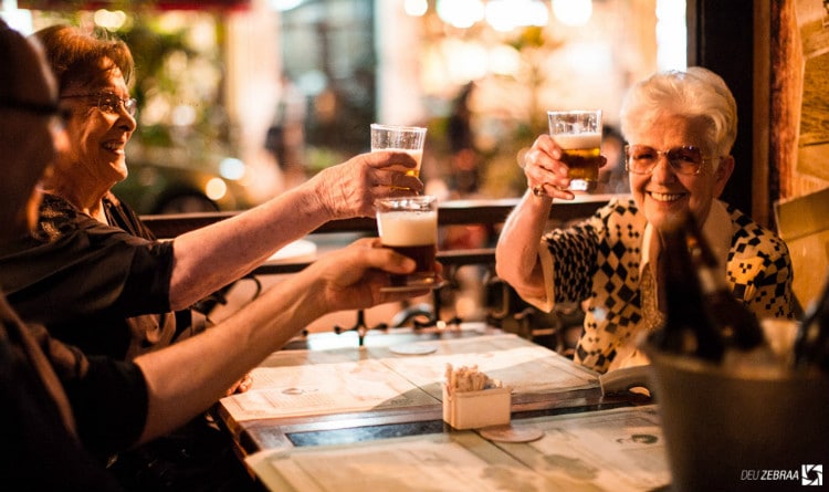 brinde com a cerveja adriática