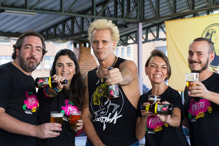 Galera com a Papito, a cerveja do Supla