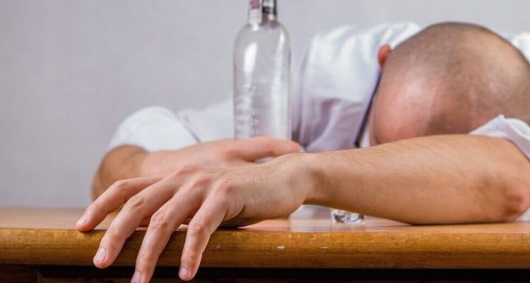 Thumb do artigo Os perigos de aliar ansiedade e bebida