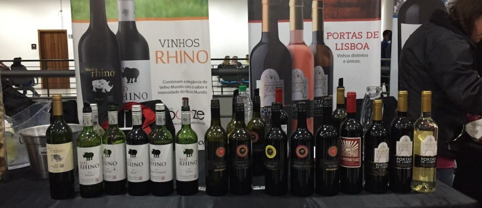 vinhos e cartazes da Expovinhos Curitiba